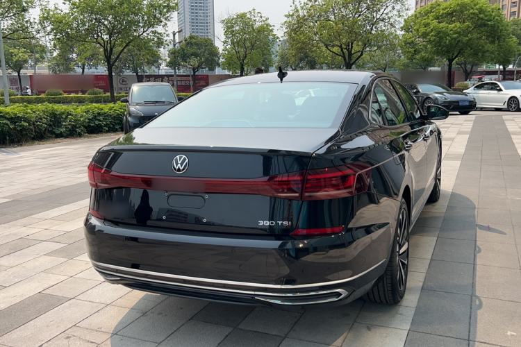 Used Volkswagen Passat 2024 380TSI Dragon Glory Edition Exterior 5