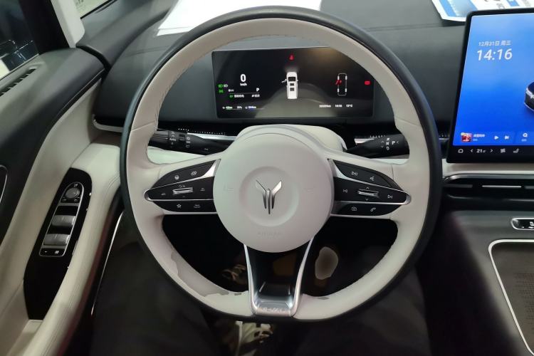 Used VOYAH Dream 2025 PHEV Four-Wheel-Drive Flagship Kunpeng Edition
