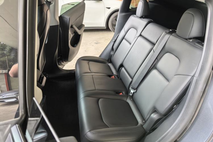 Used Tesla Model Y 2021 Long-Range All-Wheel-Drive Version
