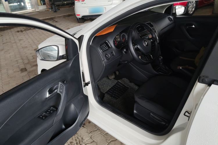 Used Volkswagen Polo 2016 1.6L Automatic Comfort Model
