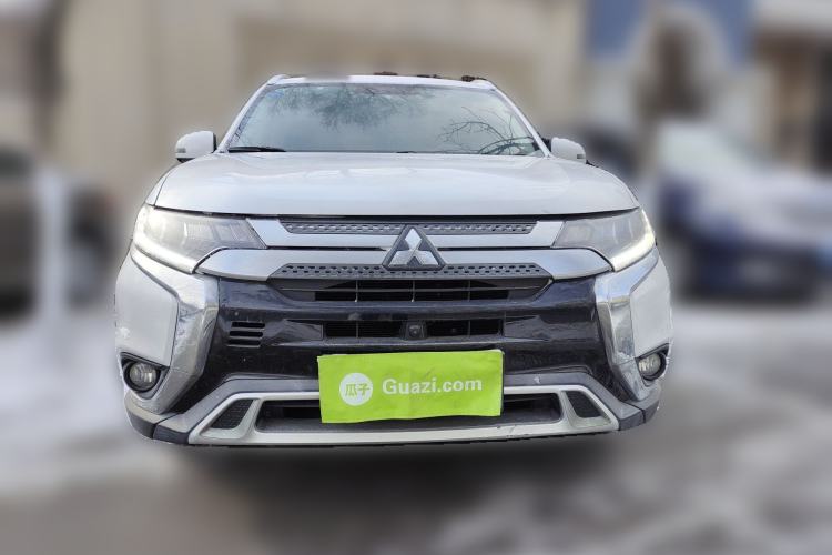 Used Mitsubishi Outlander 2019 2.4L 4x4 Zhi Xiang Edition 5 Seats China VI Standard
