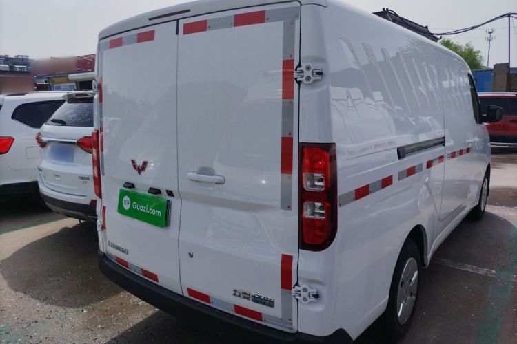 Used Wuling Yangguang 2024 300km Comfort Version with Sealed Windows 75kW
