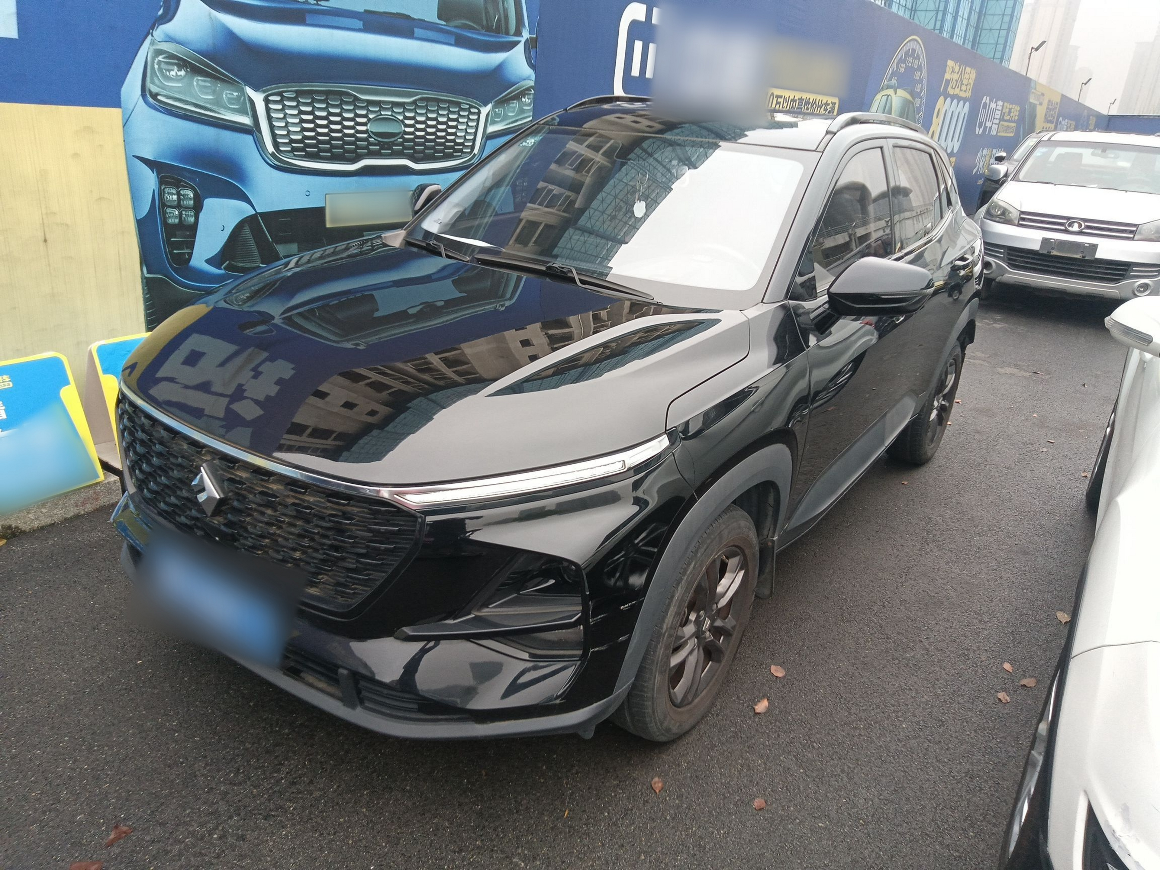 Под передней частью автомобиля