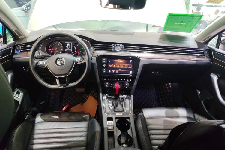 Used Volkswagen Magotan 2019 330TSI DSG Luxury Model China V Standard Center Console
