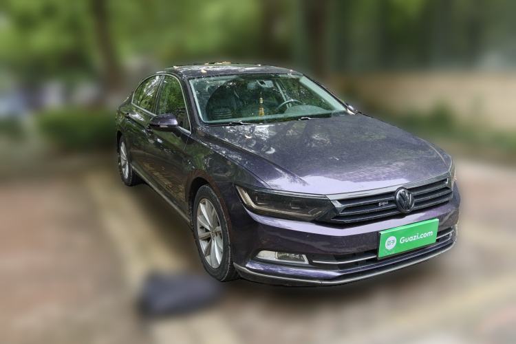 Used Volkswagen Magotan 2018 330TSI DSG Advanced Model Front Right 45 Deg