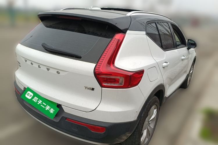 Used Volvo XC40 2022 T4 Four-Wheel Drive Smart & Stylish Edition Rear Right 45 Deg