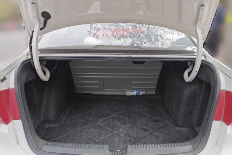 Used Volkswagen Santana 2013 1.6L Automatic Fashion Edition Trunk