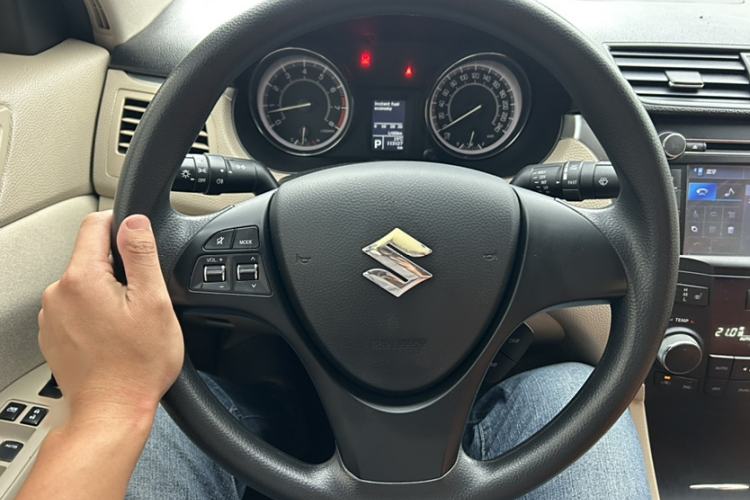 Used Suzuki Kizashi 2011 2.4L Two-Wheel Drive CVT Standard Edition