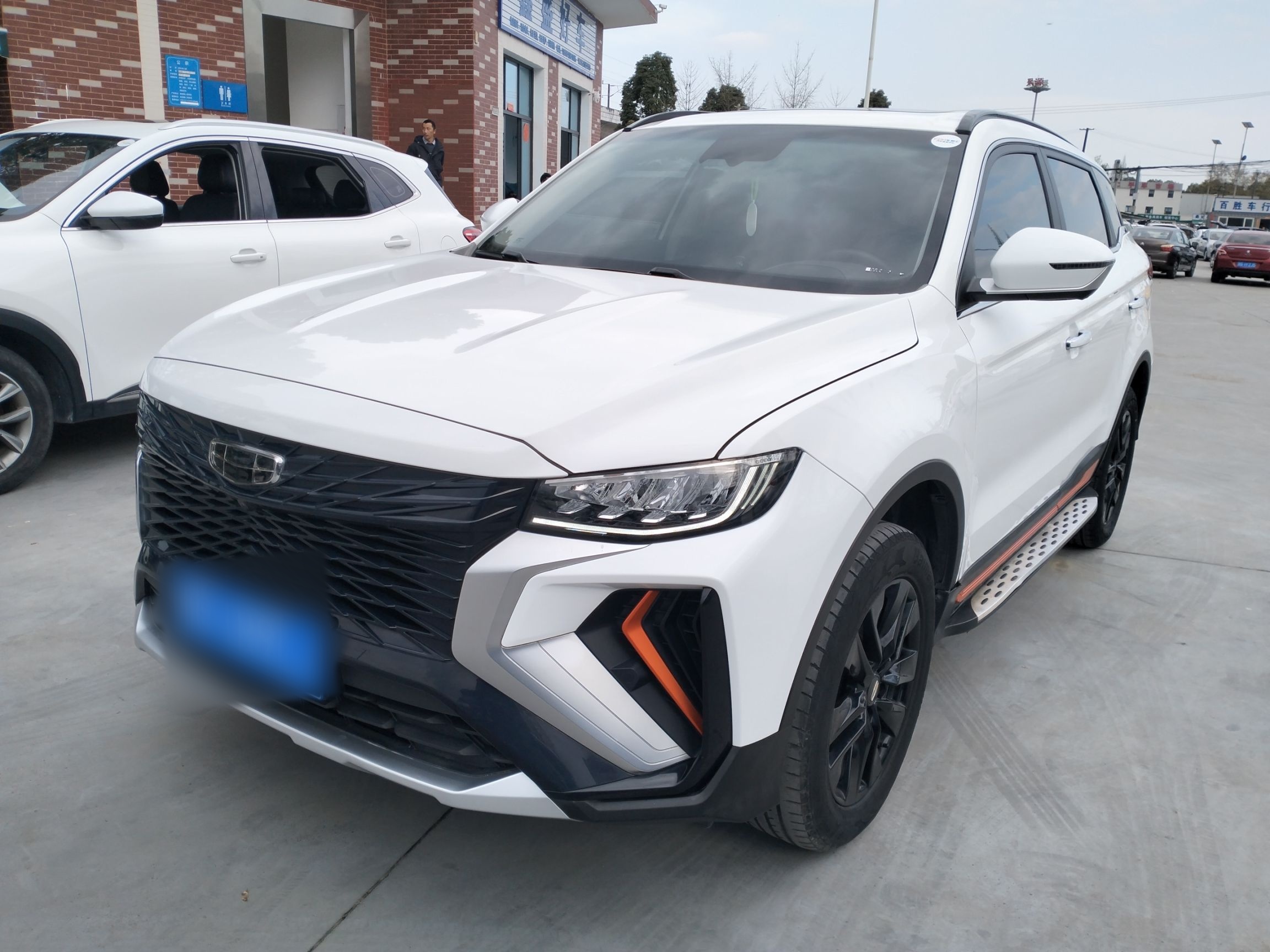 Под передней частью автомобиля