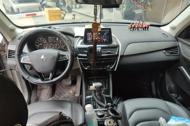 Used BORGWARD BX5 2017 20TGDI Automatic Two-Wheel Drive Pioneer Edition Center Console