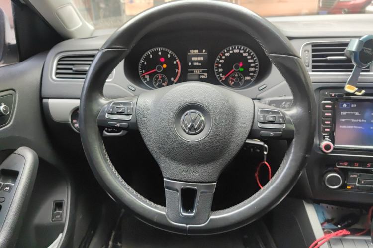 Used Volkswagen Sagitar 2014 Revised Version 1.4TSI Automatic Luxury Edition Steering Wheel