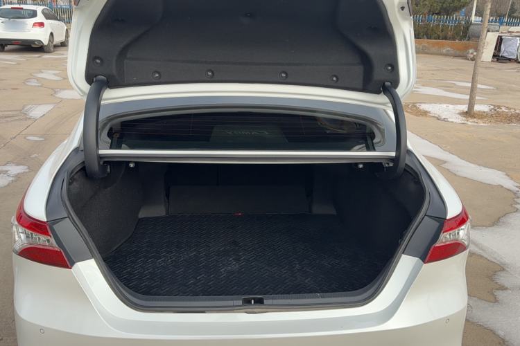 Used Toyota Camry 2021 2.0G Luxury Edition
