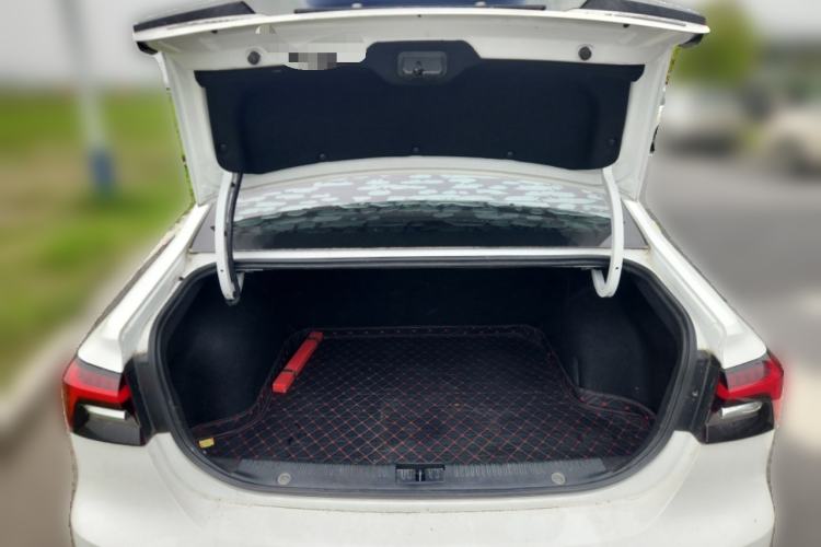 Used Roewe i6 MAX 2020 300TGI Automatic "Swell Cool Smart Drive" Edition Trunk