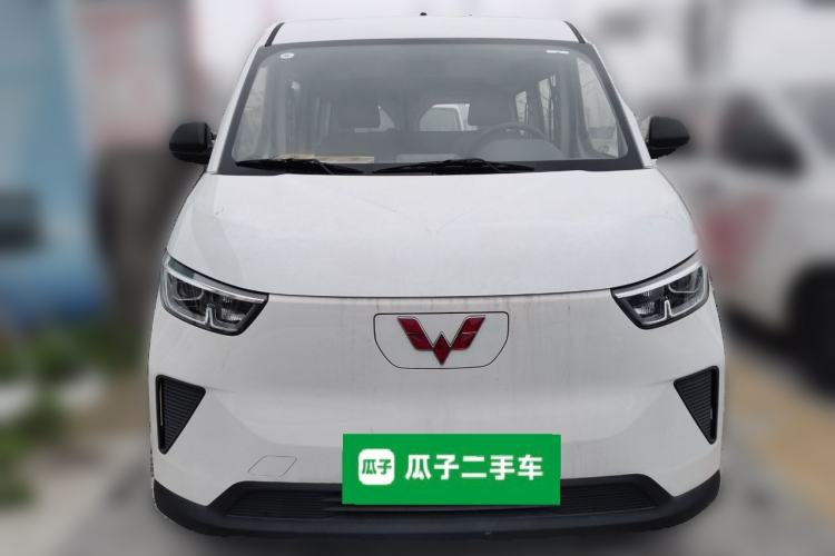 Used Wuling Yangguang 2024 300km Comfort-Grade Passenger Van 60kW Front
