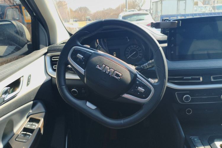 Used JMC Yuhu 7 2023 2.0T Automatic Diesel 4x4 Comfort Version Standard Wheelbase
