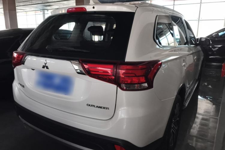 Used Mitsubishi Outlander 2017 2.0L Two-Wheel Drive Glory Edition 5 Seats