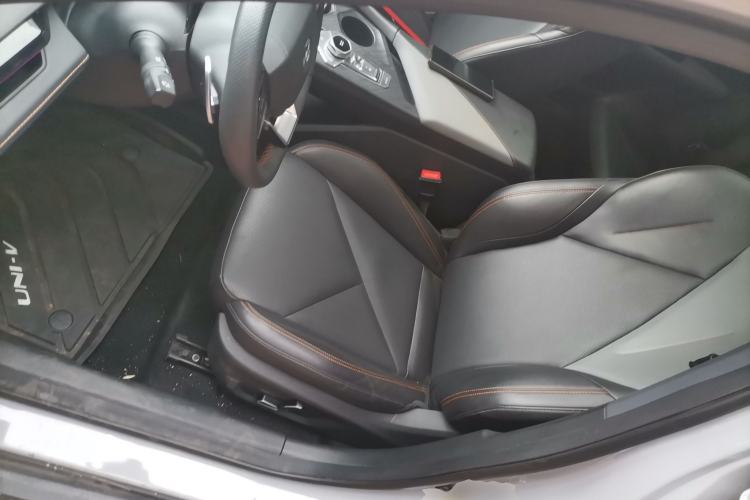 Used CHANGAN UNI-V 2022 1.5T Prestige Version
