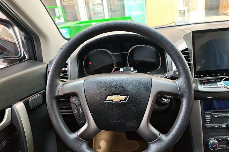 Used Chevrolet Captiva 2017 2.4L Two-Wheel Drive Urban Version 7 Seats Steering Wheel
