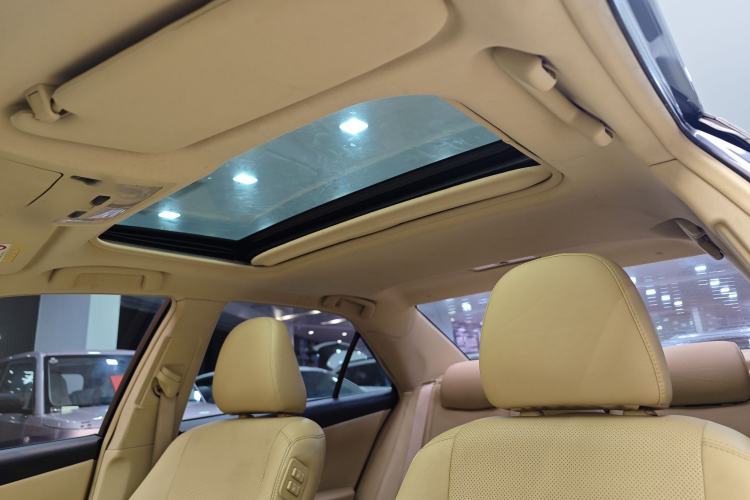 Used Toyota Camry 2015 Dual-Engine 2.5 HG Luxury Navigation Edition Interior 2