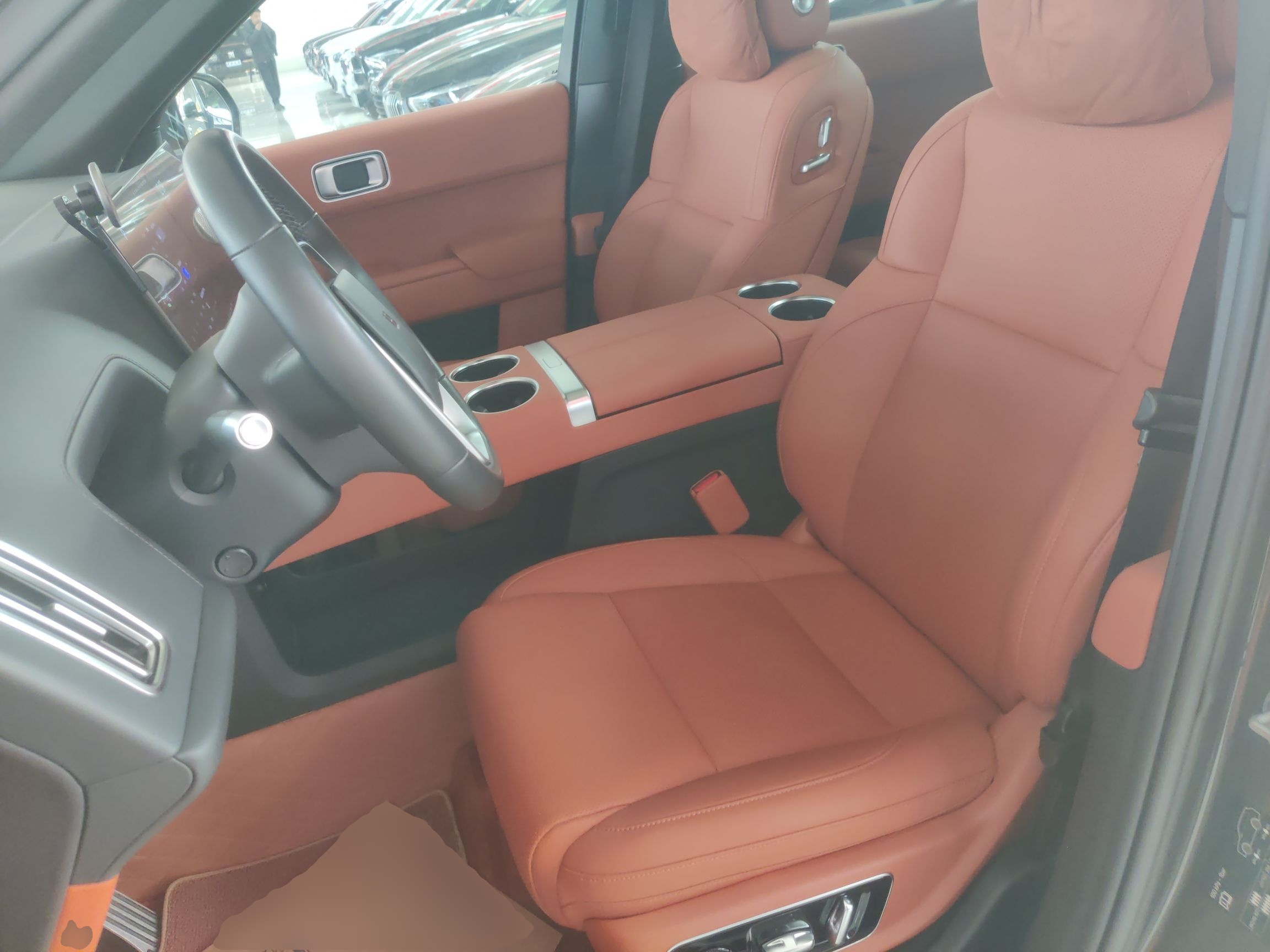 المقاعد الأمامية داخل السيارة