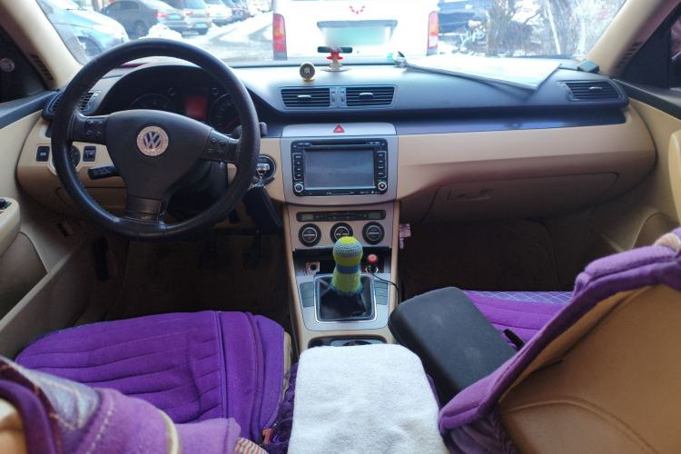 Used Volkswagen Magotan 2007 1.8 TSI Manual Comfort Model Center Console