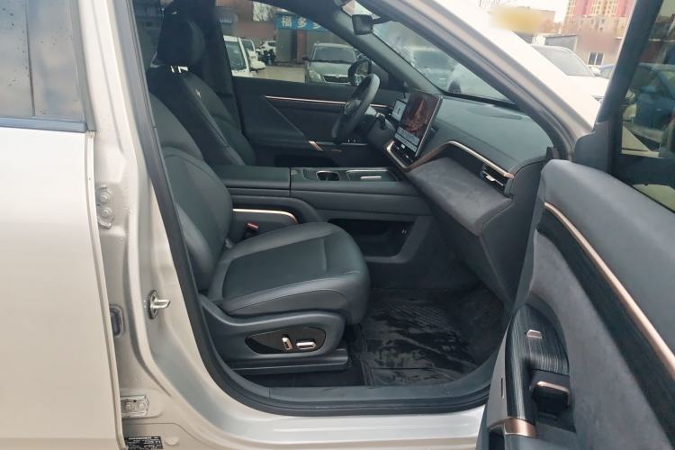 Used Dongfeng eπ eπ008 2024 210Max Range-Extended Version 6 Seats
