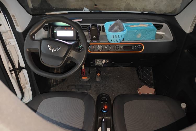 Used Wuling Hongguang MINIEV 2022 Easy Version Lithium Iron Phosphate Center Console