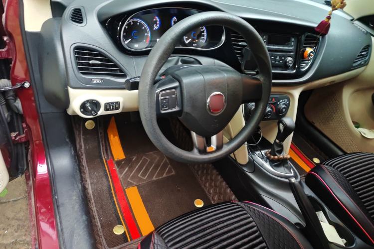 Used Fiat Viaggio 2012 1.4T Automatic Enjoyment Edition Steering Wheel