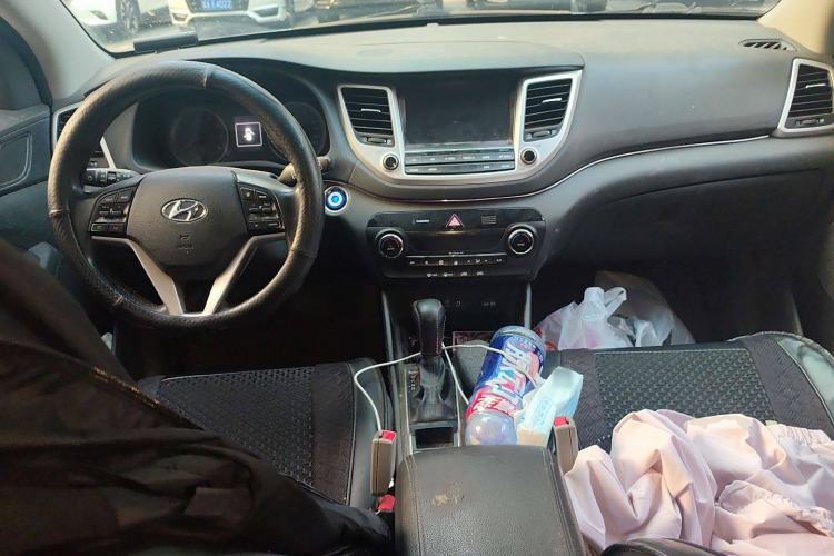 Used Hyundai Tucson 2015 1.6T Dual-Clutch Two-Wheel-Drive Smart Model Center Console