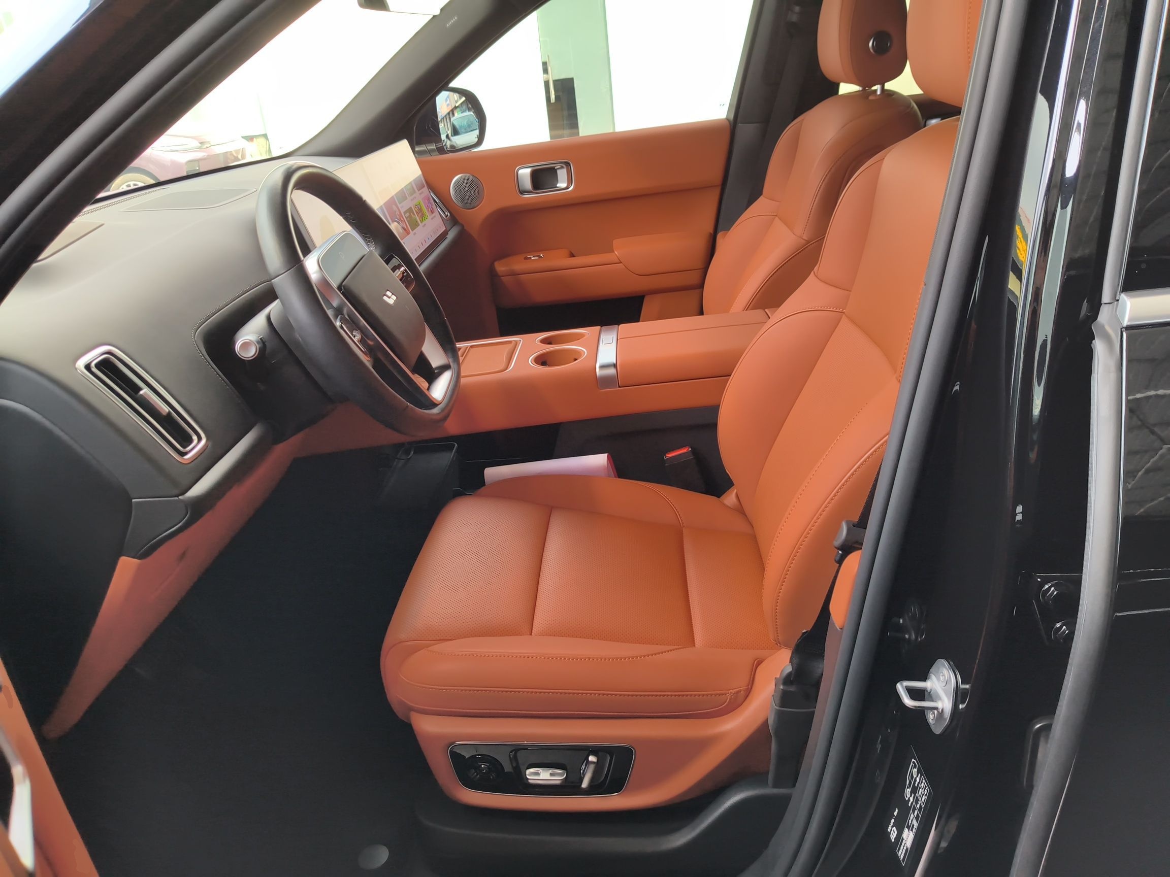 Переднее сиденье в автомобиле