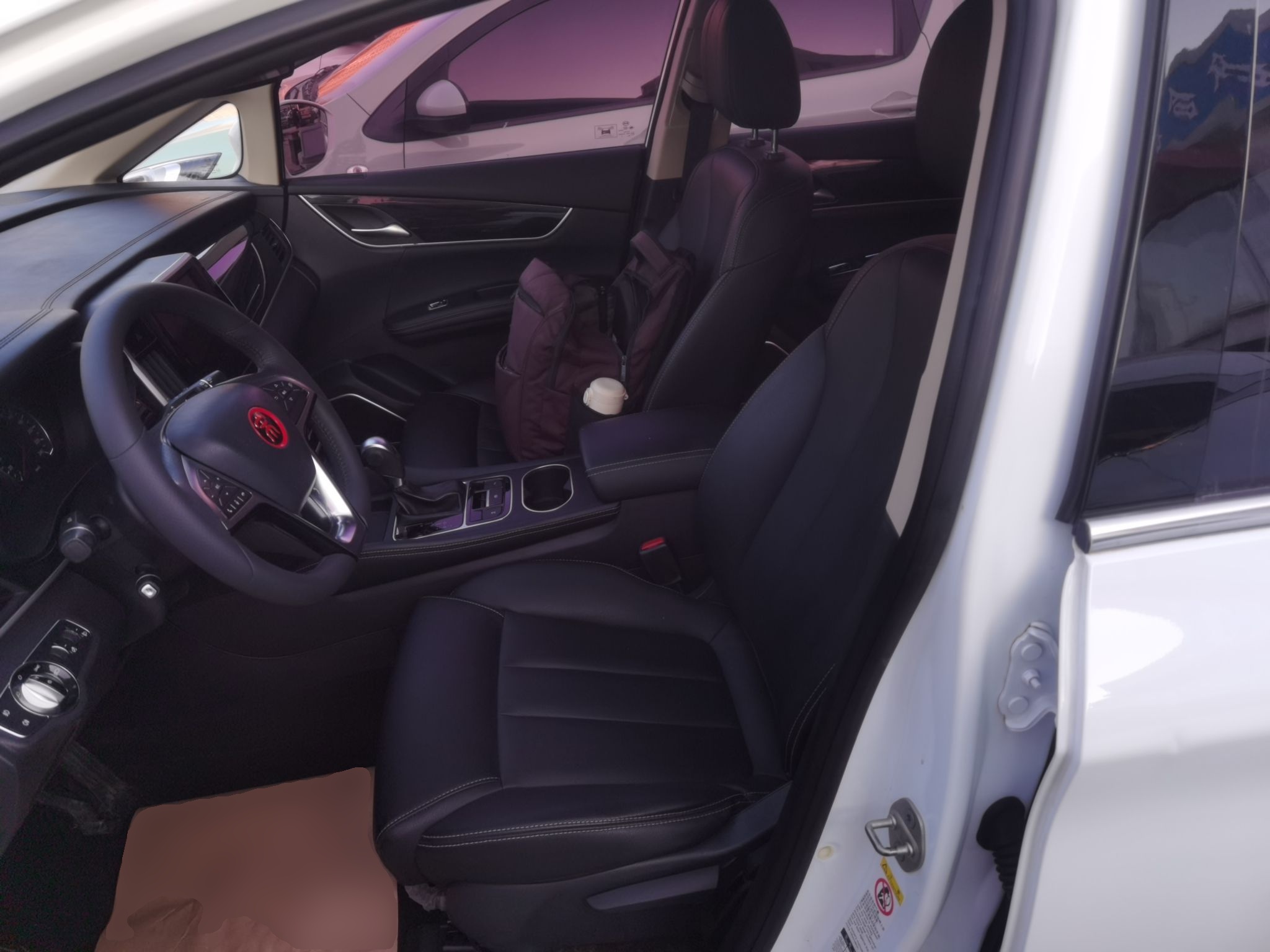 Переднее сиденье в автомобиле