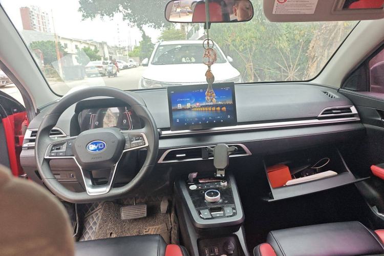 Used BYD e2 2019 High-Range Version – Chuan·Luxury Model Center Console