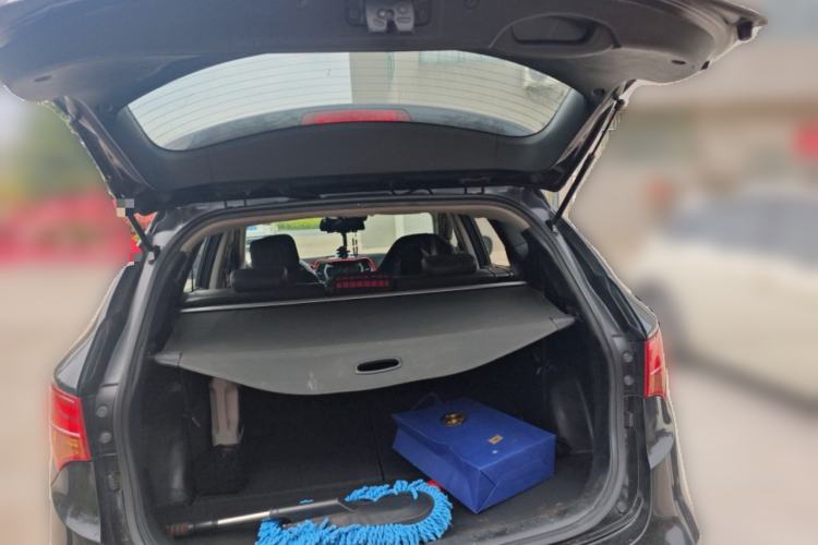 Used Hyundai Santa Fe 2013 2.0T Automatic All-Wheel Drive Top Trim Trunk