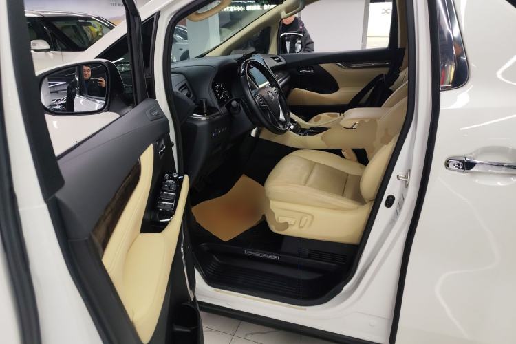 Used Toyota Vellfire 2023 Crown Dual-Engine 2.5L HV Ultimate Edition
