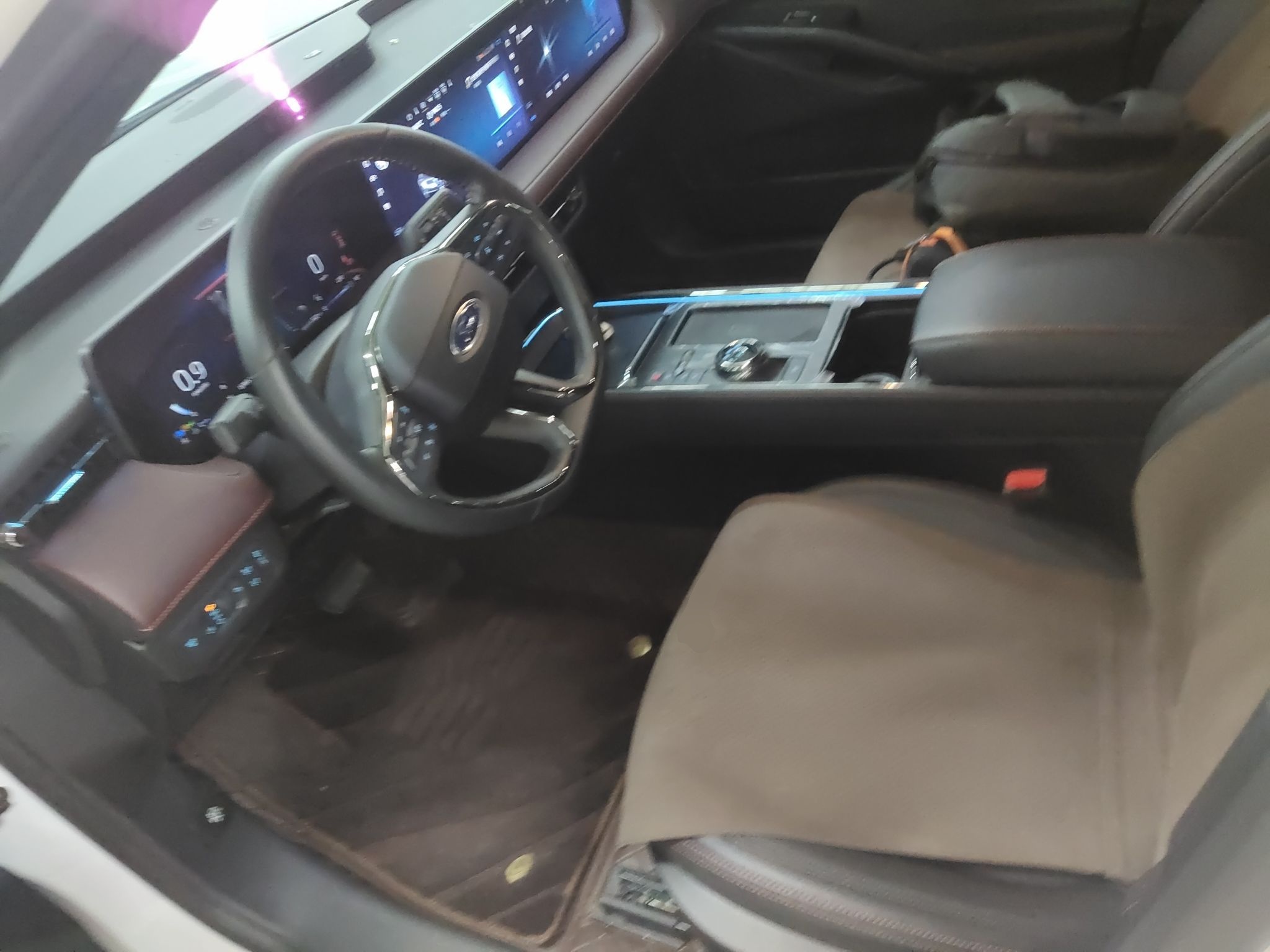 المقاعد الأمامية داخل السيارة