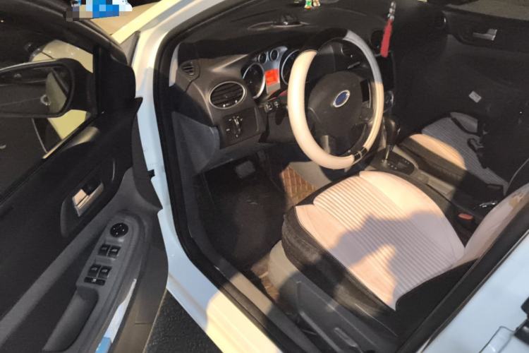 Used Ford Focus 2013 Hatchback Classic 1.8L Automatic Base Model
