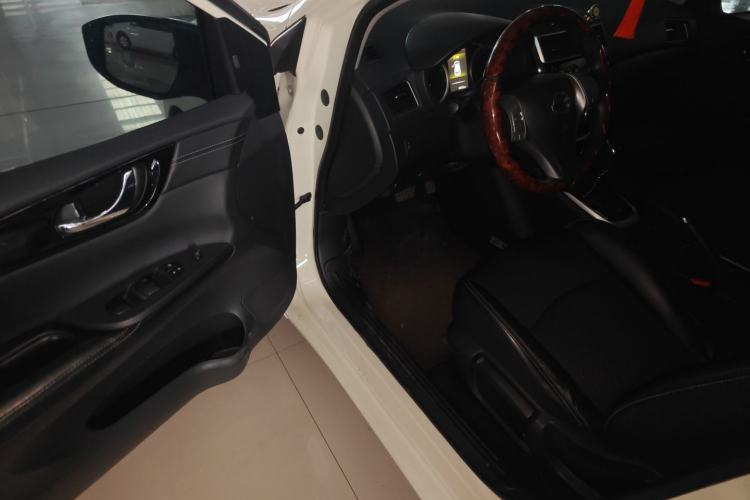 Used Nissan Tiida 2019 1.6L CVT Smart Enjoyment Version China VI Standard Driver Seat