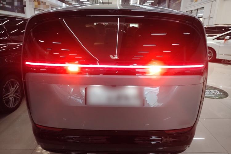 Used Li Auto MEGA 2024 Ultra Model
