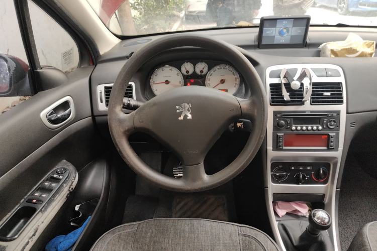 Used Peugeot 307 2010 Sedan 1.6L Manual Comfort Edition
