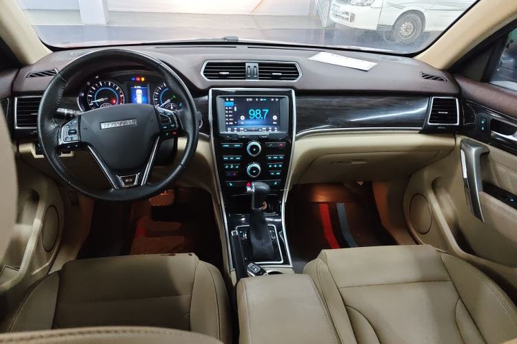 Used Haval H2 2016 Red Label 1.5T Automatic Two-Wheel Drive Elite Model Center Console