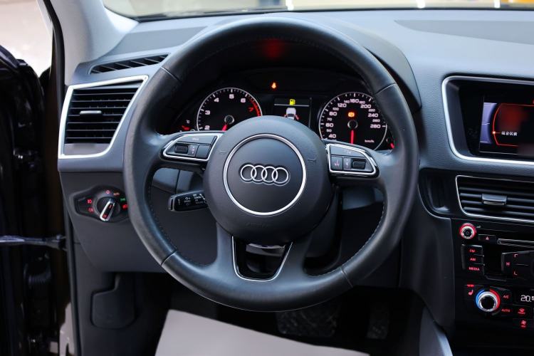 Used Audi Q5 2017 Plus 40 TFSI Technology Model