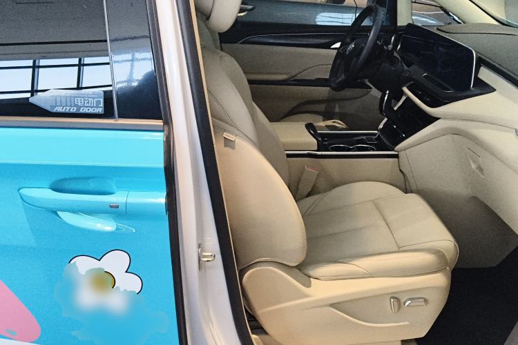 Used Buick GL8 2022 ES Landtrek 653T Luxury Edition