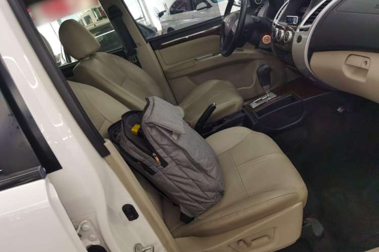 Used Mitsubishi Pajero Sport 2013 3.0L Automatic Two-Wheel Drive Luxury Edition
