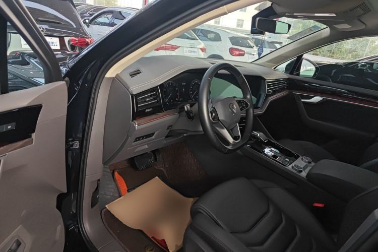 Used Volkswagen Touareg 2021 3.0 TSI Luxury Edition Black Diamond Sport Package
