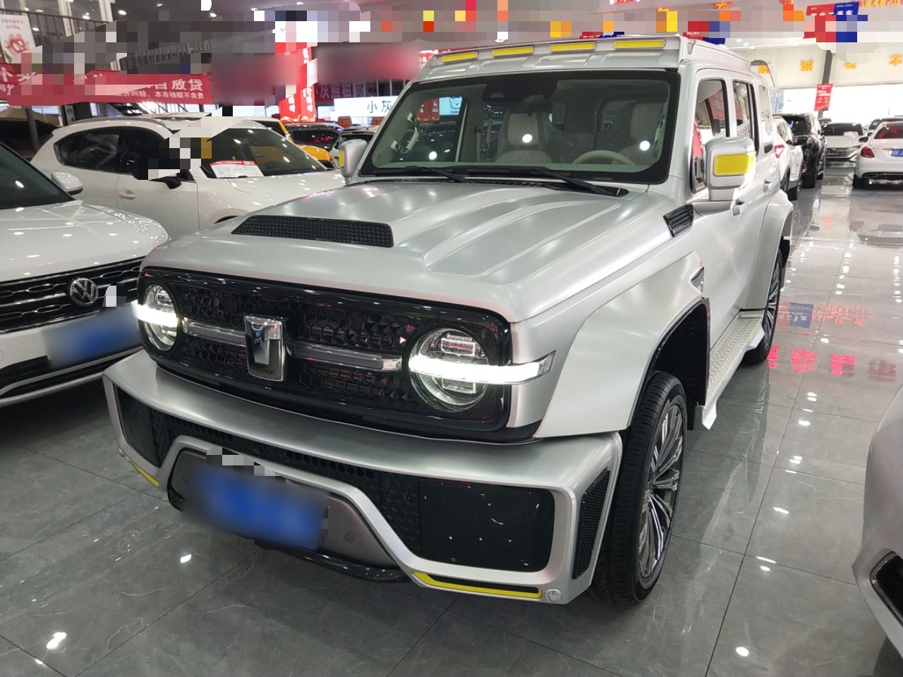 تحت مقدمة السيارة