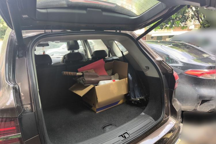 Used Roewe RX5 2016 20T Two-Wheel Drive Automatic Internet Smart Edition Trunk