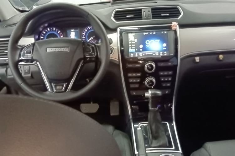 Used Haval H2 2017 Red-Label 1.5T Automatic Two-Wheel Drive Elite Model Center Console