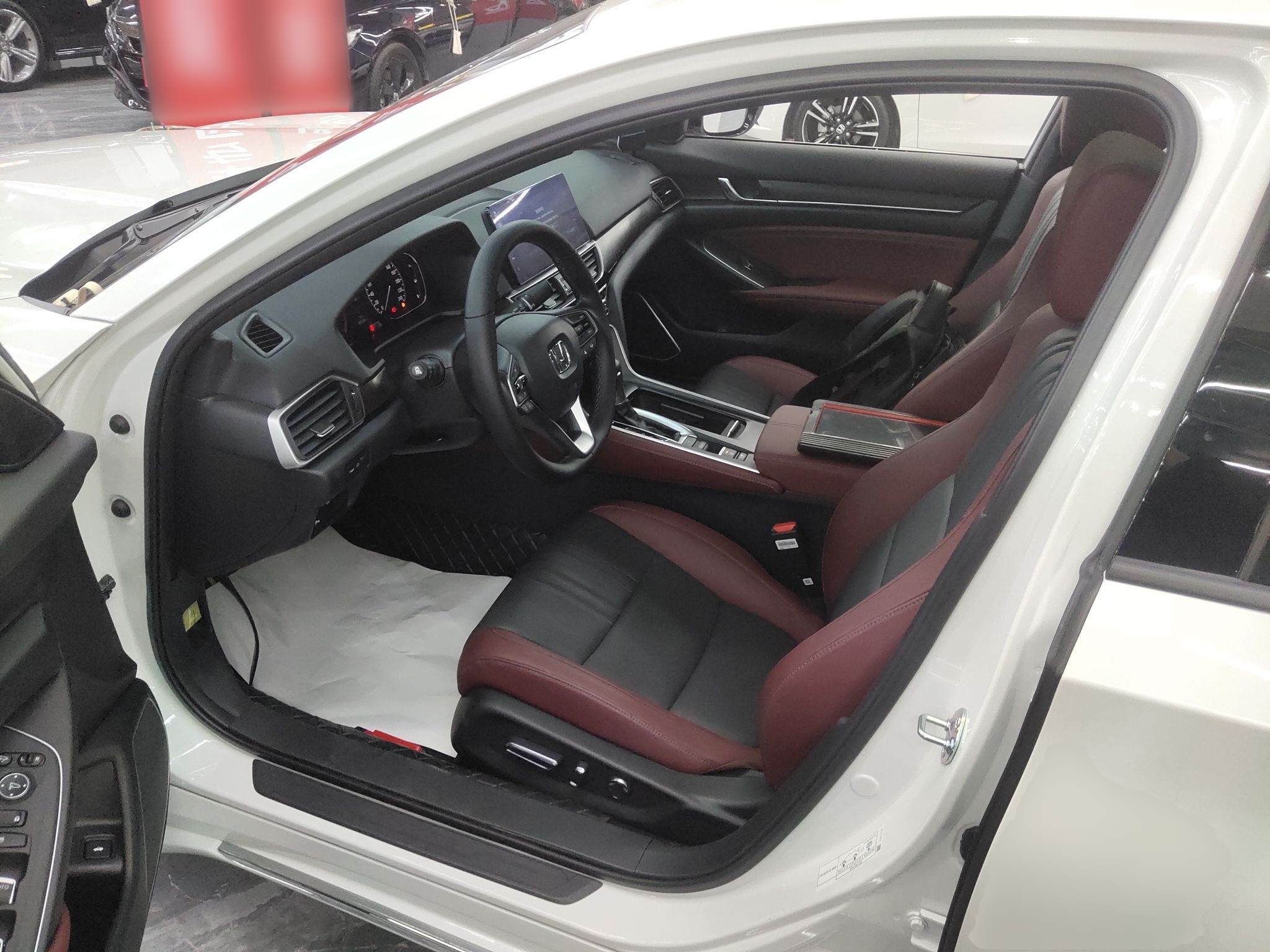 Переднее сиденье в автомобиле