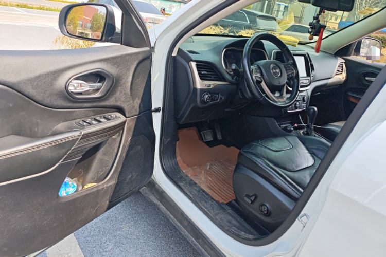 Used Jeep Cherokee 2014 2.4L Luxury Edition