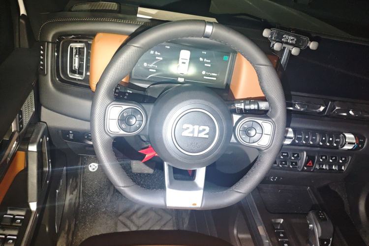 Used 212 T01 2024 2.0T Explorer
